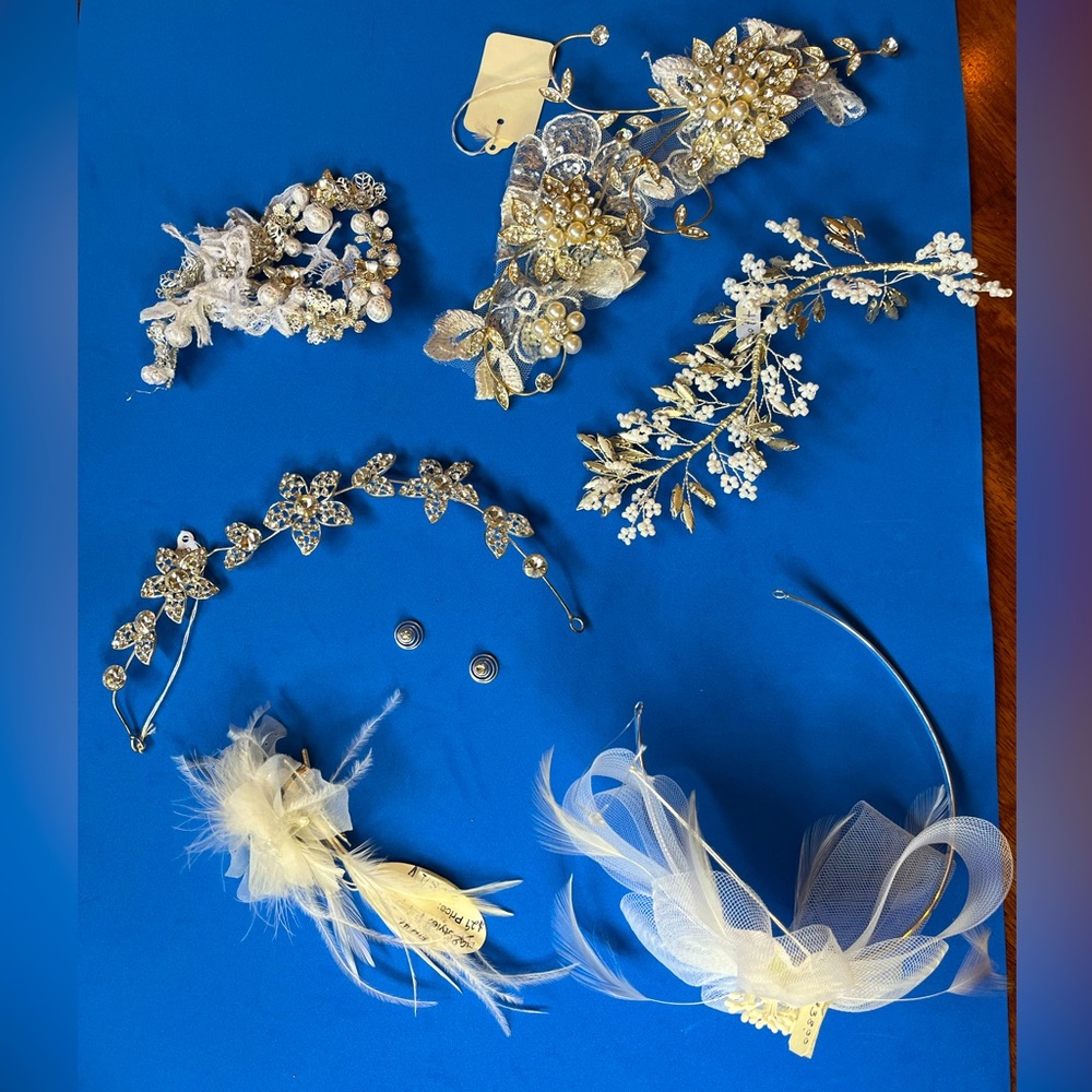 Lot of 7 bridal accessories. Lot number 74.